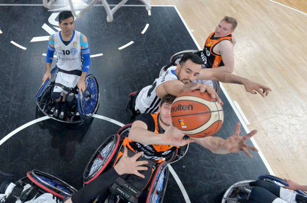 四名新人 四名新人