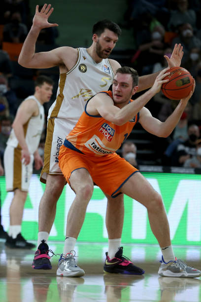 詹姆斯用一 詹姆斯用一